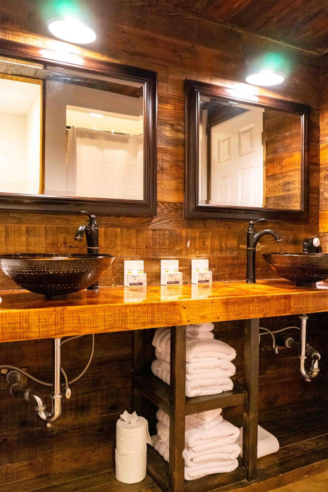 Miners Suite-Centrally Located In Shaver Lake شيفير ليك المظهر الخارجي الصورة